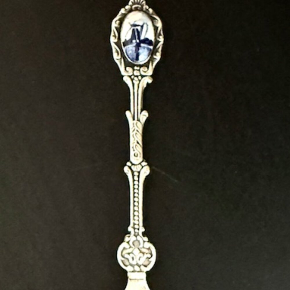 Vintage Collectible Holland Silverplate Spoon with Blue Delft Porcelain Inset - Picture 2 of 10